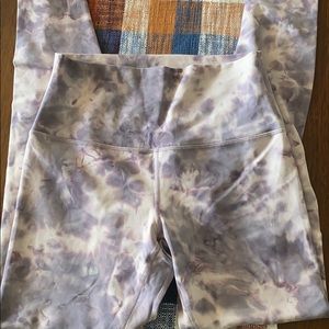 Lululemon diamond dye aligns